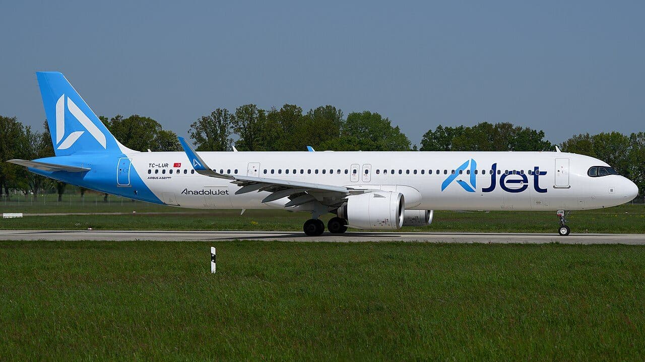 Airbus A321neo tại sân đỗ