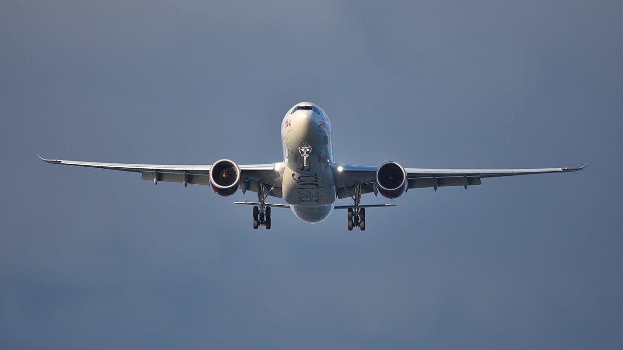 Airbus A330-900neo hạ cánh