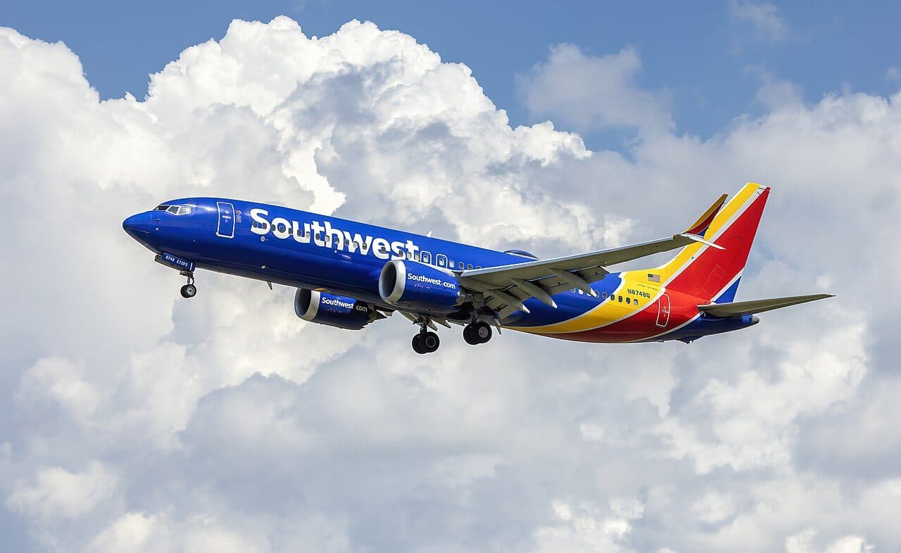 Boeing 737 MAX 8 cất cánh
